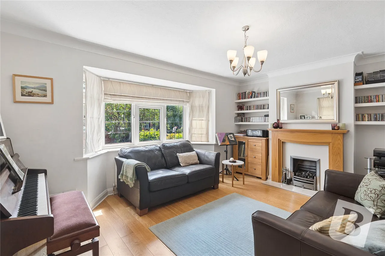 Holden Way, Upminster, RM14, photo 5