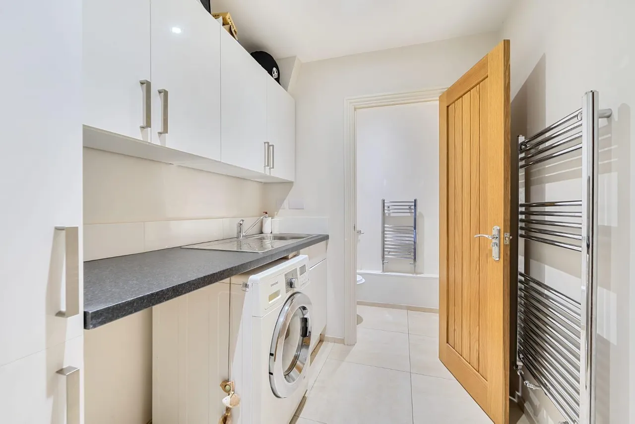 Almners Road, Chertsey, KT16, photo 5