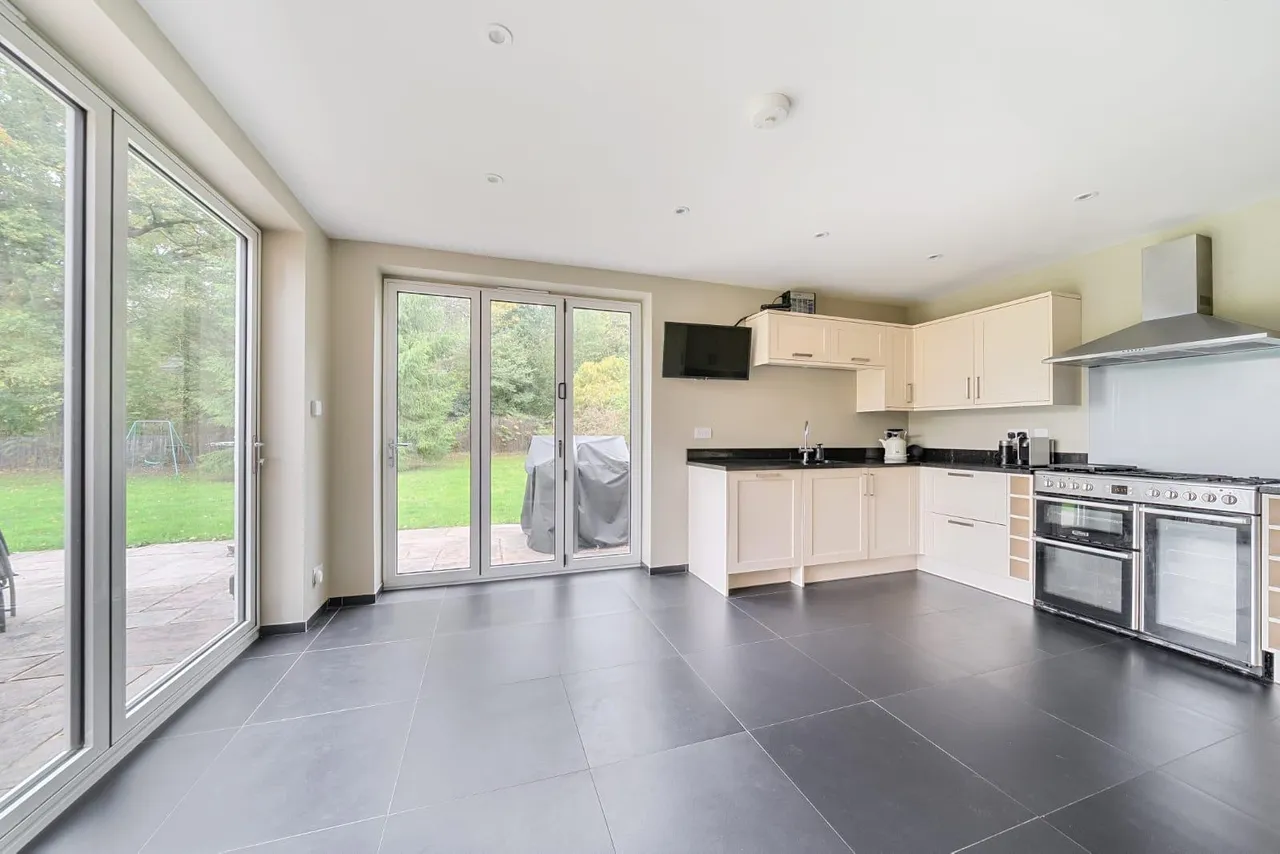 Almners Road, Chertsey, KT16, photo 3