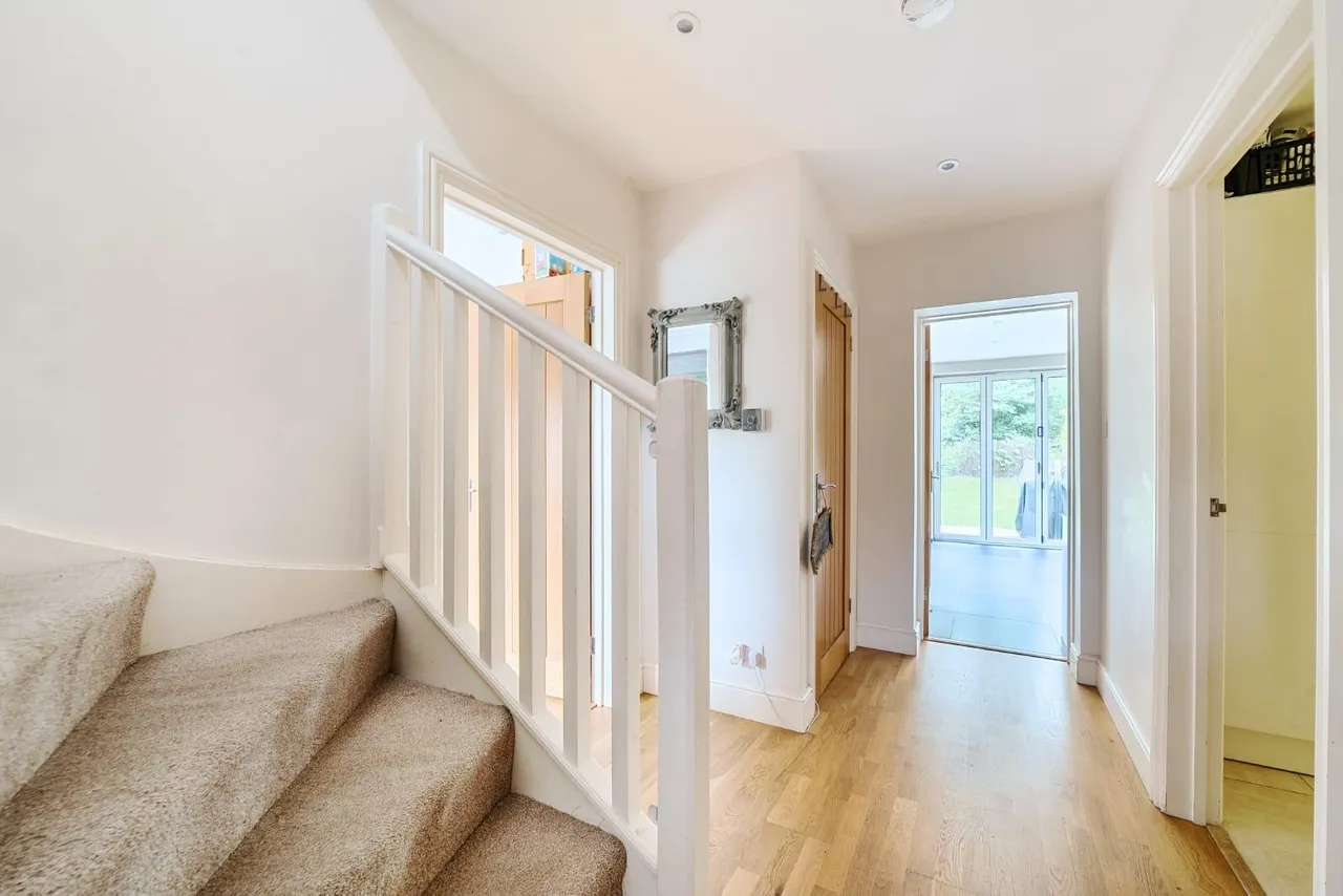 Almners Road, Chertsey, KT16, photo 6