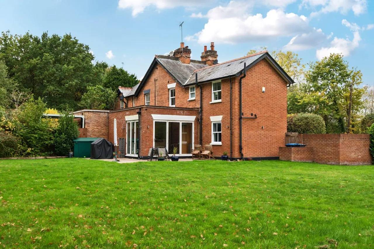 Almners Road, Chertsey, KT16, photo 15