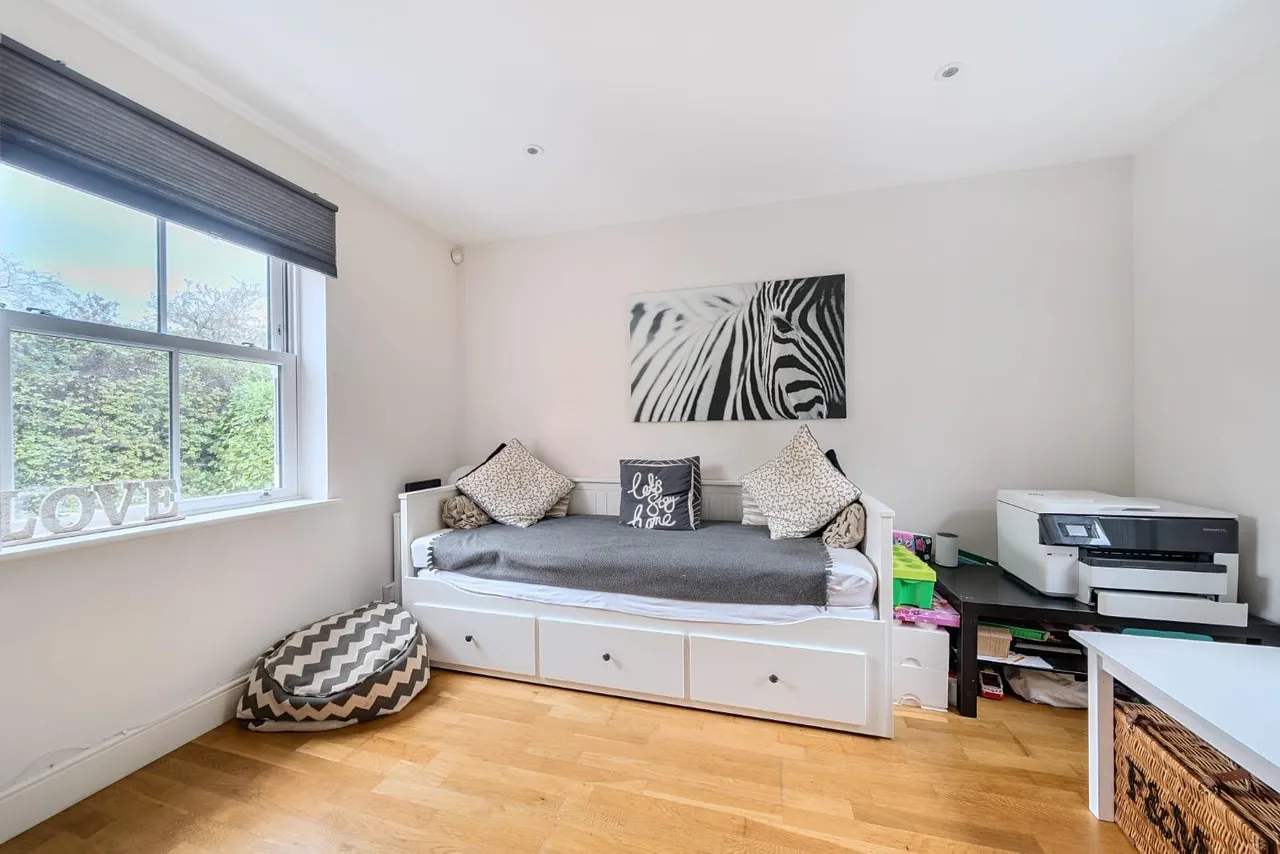 Almners Road, Chertsey, KT16, photo 10