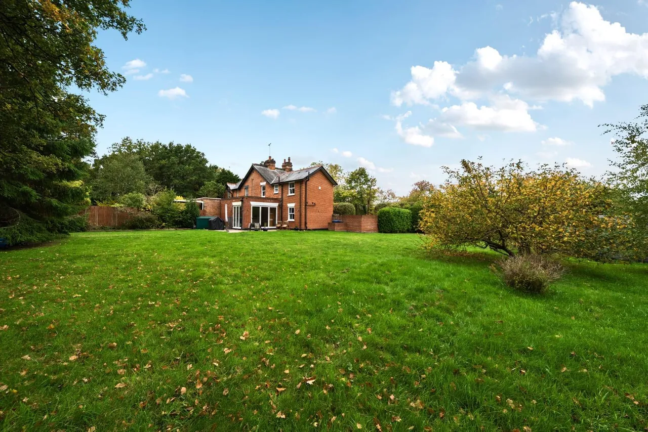 Almners Road, Chertsey, KT16, photo 14