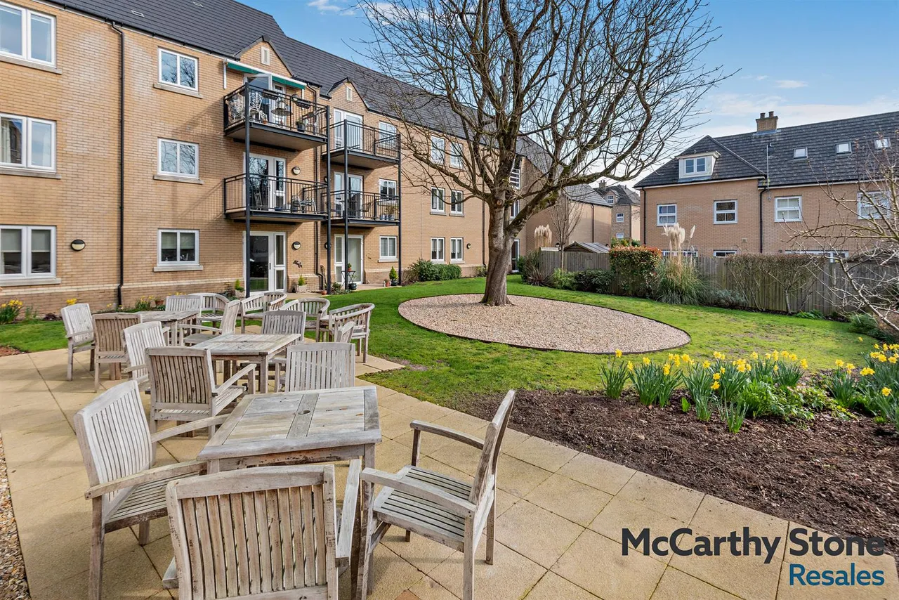 Hart Close, Wilton, SP2, photo 20