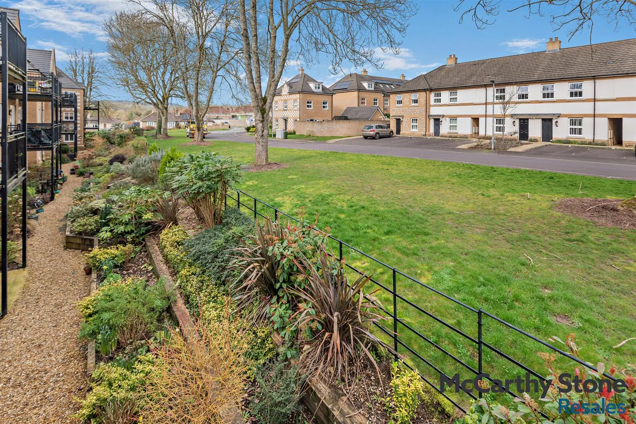Hart Close, Wilton, SP2, photo 21