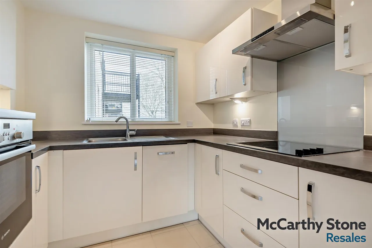 Hart Close, Wilton, SP2, photo 14