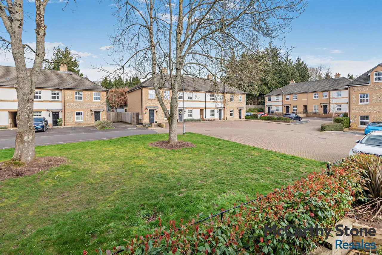 Hart Close, Wilton, SP2, photo 22