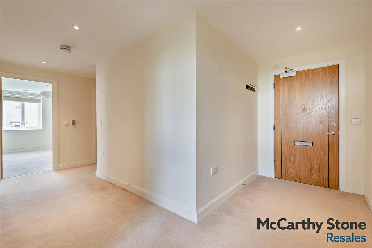Hart Close, Wilton, SP2, photo 17