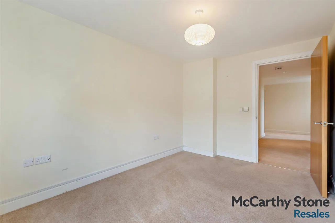 Hart Close, Wilton, SP2, photo 13