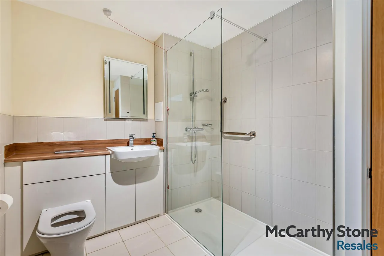 Hart Close, Wilton, SP2, photo 11