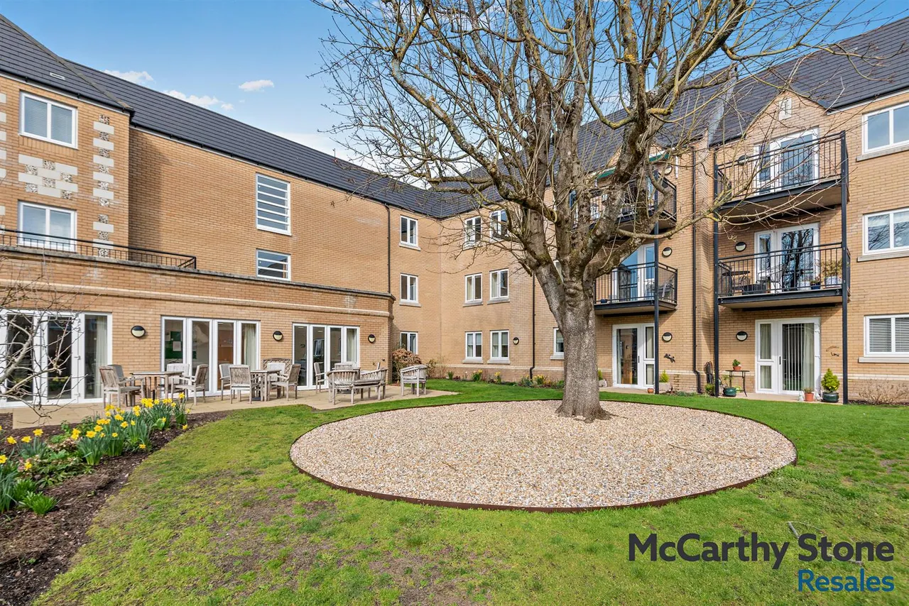 Hart Close, Wilton, SP2, photo 19