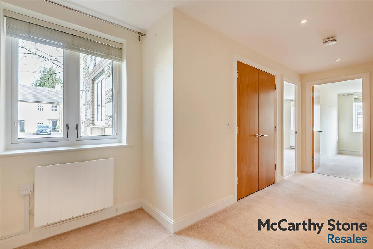 Hart Close, Wilton, SP2, photo 16