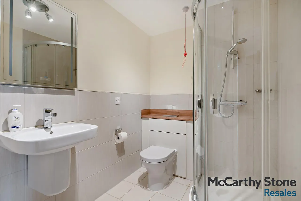 Hart Close, Wilton, SP2, photo 9