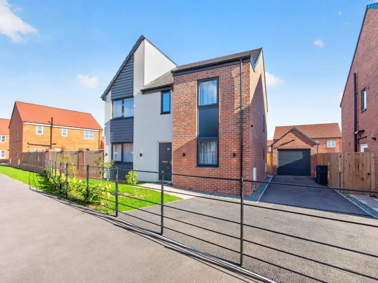 4 bed house for sale, Eller Lane, York, YO19