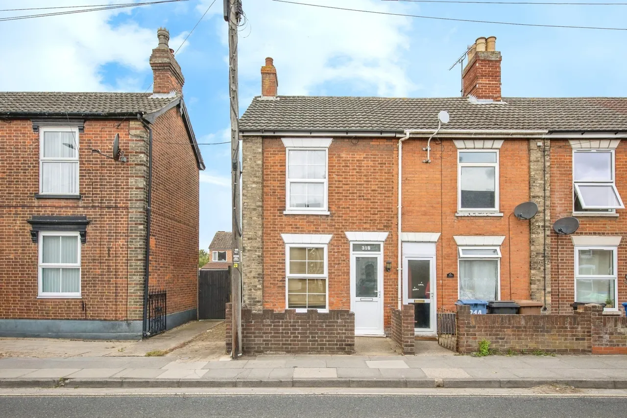 2 bed house for sale — Cauldwell Hall Road, Ipswich, Suffolk, IP4