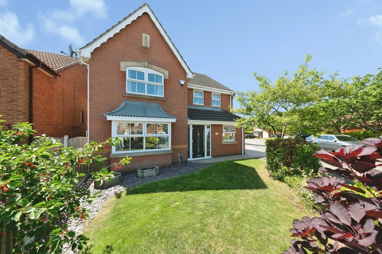 4 bed house for sale — Winders Corner, Barlborough, Chesterfield