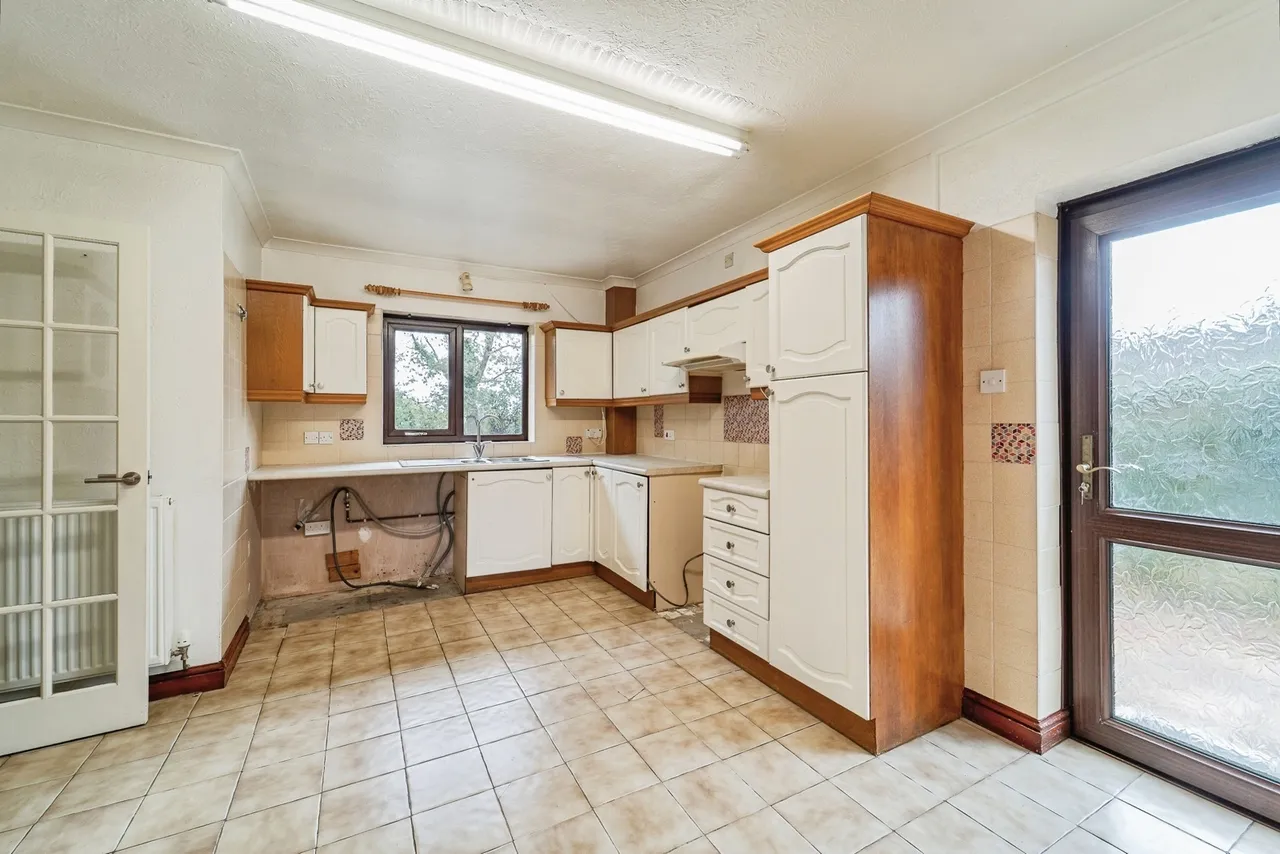 Chapel Road, Crundale, SA62, photo 5