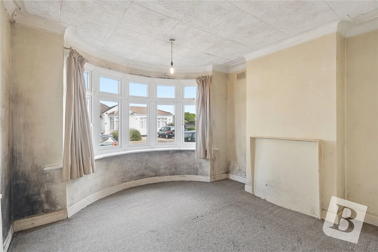 Woodhall Crescent, Hornchurch, RM11, photo 4