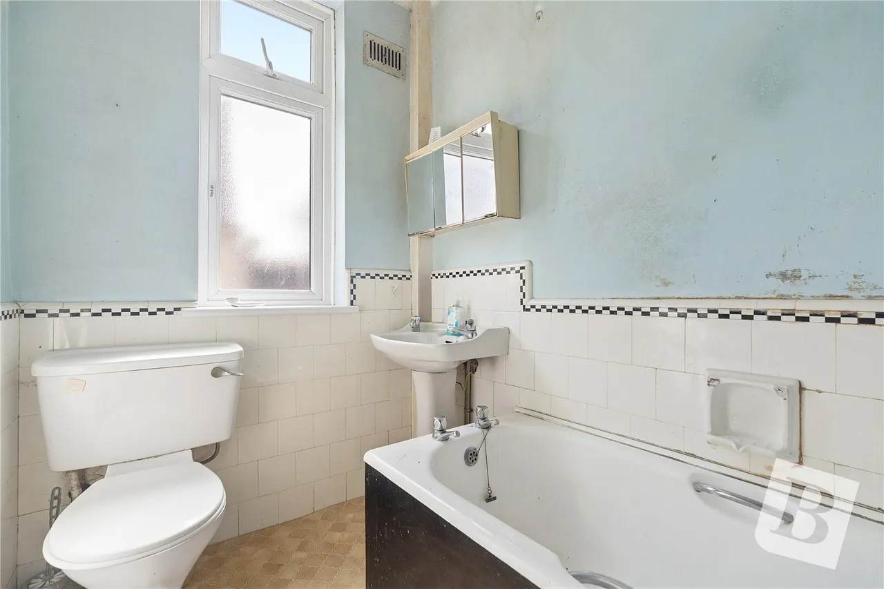 Woodhall Crescent, Hornchurch, RM11, photo 5