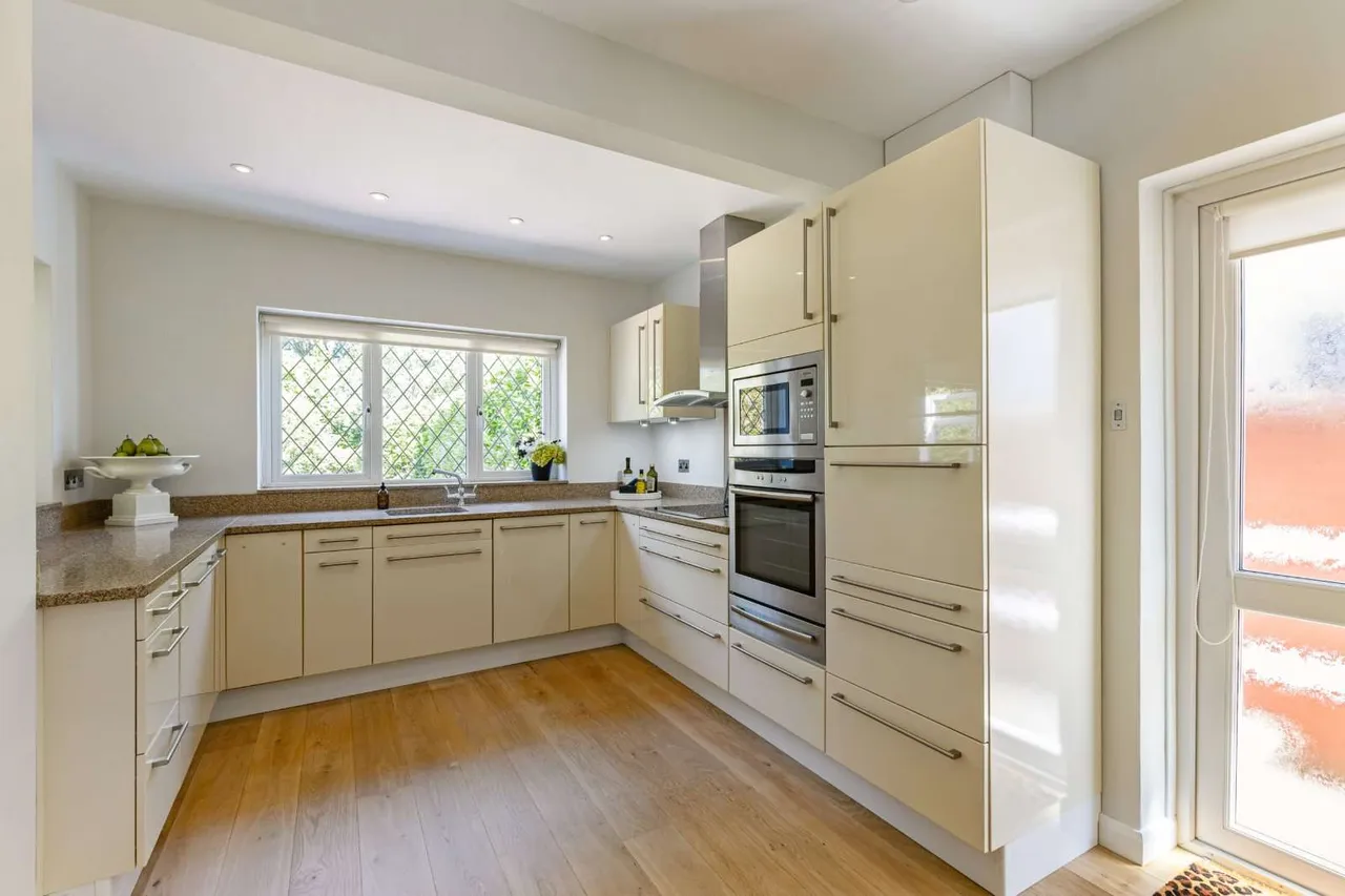 Grovewood Close, Chorleywood, Rickmansworth, Hertfordshire, WD3 5PU, photo 6