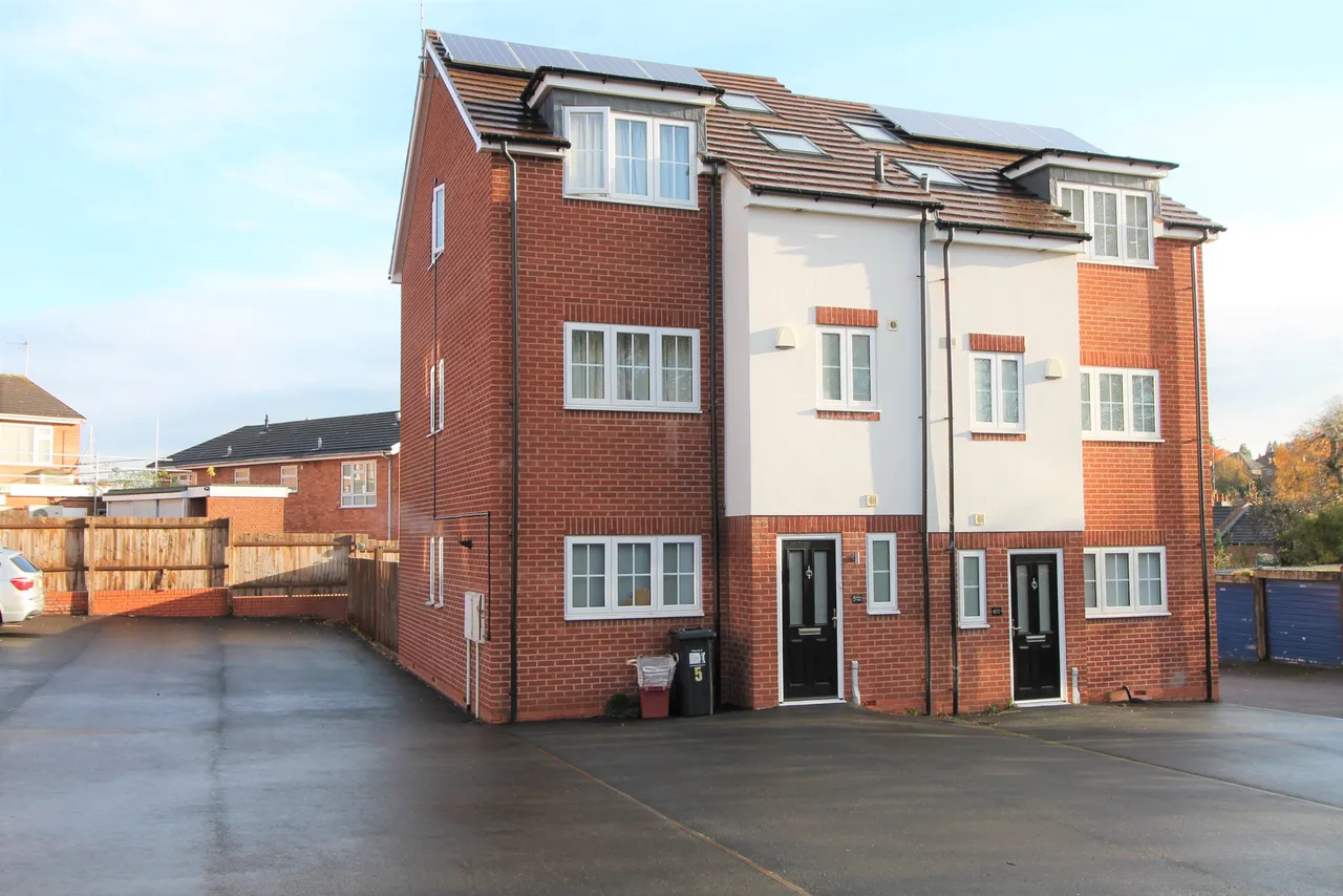 4 bed flat to rent, Albion Street, Kenilworth, CV8