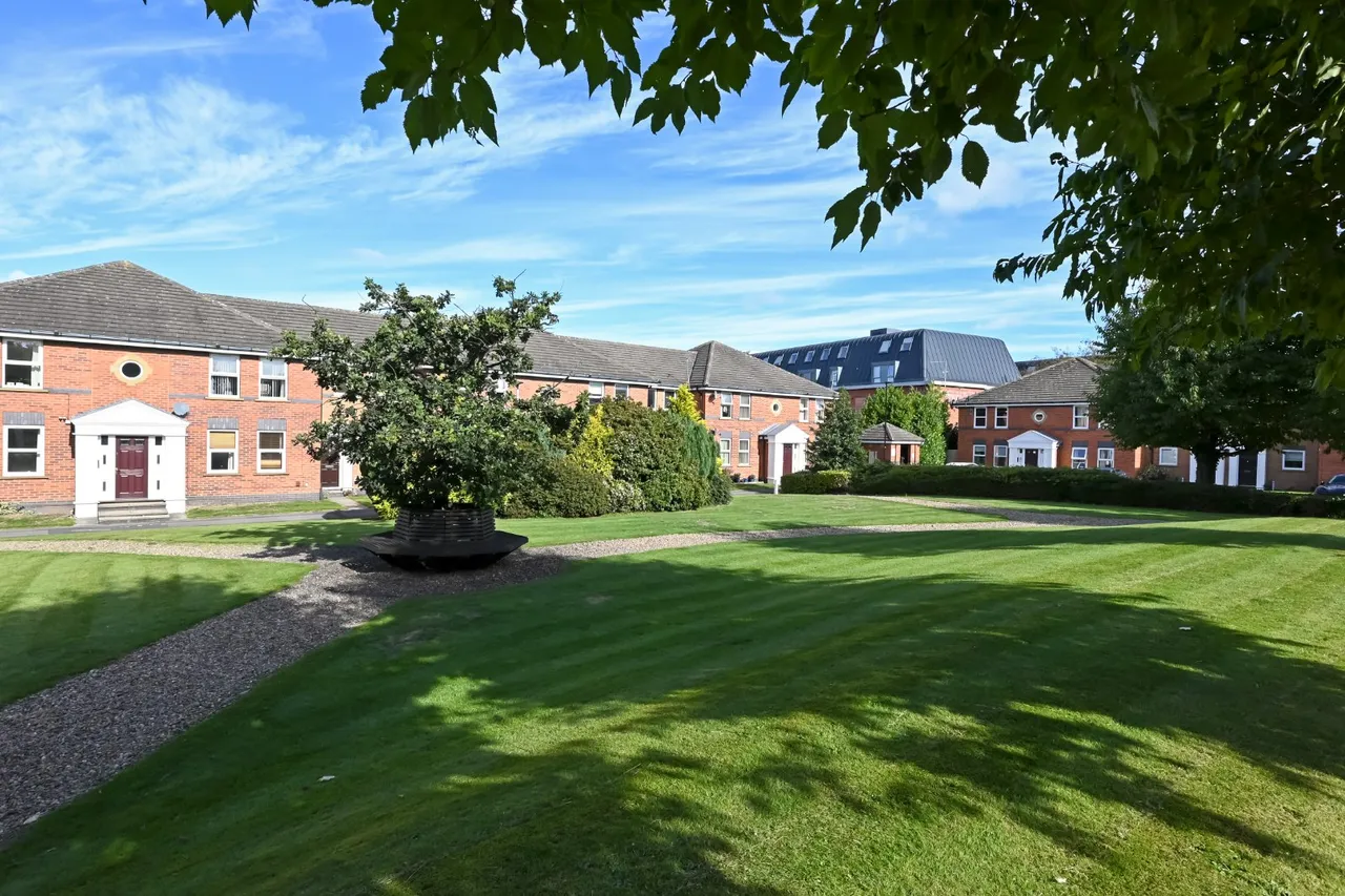 Nicholas Gardens, York, YO10, photo 12