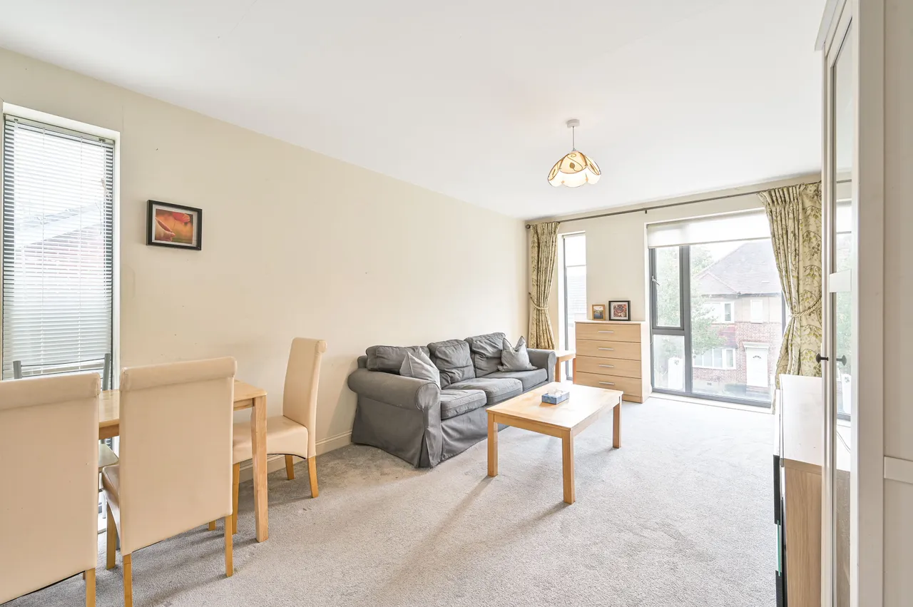 Flat 3 Chain Court, 33 Ajax Avenue, London, photo 2