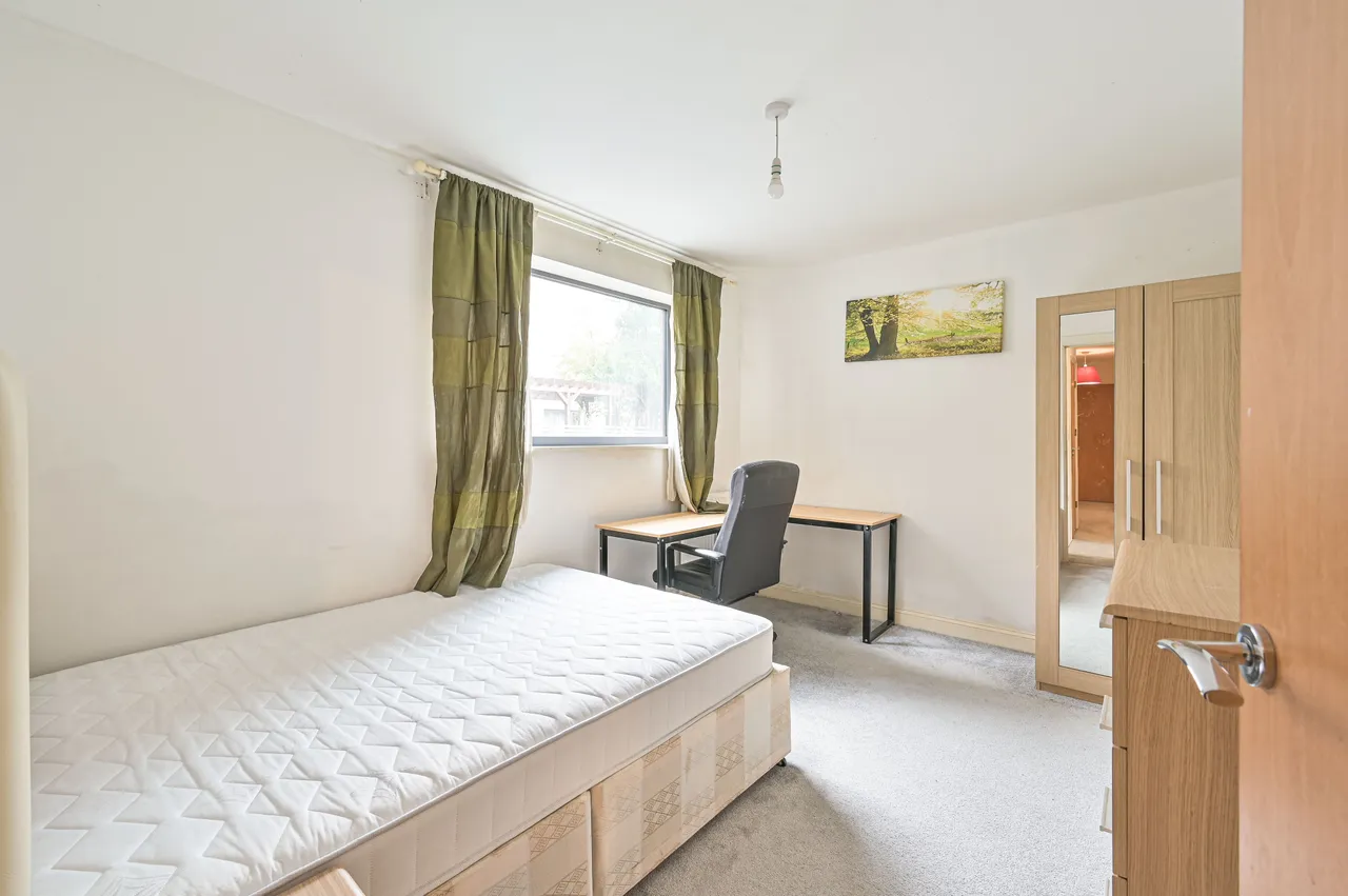 Flat 3 Chain Court, 33 Ajax Avenue, London, photo 8