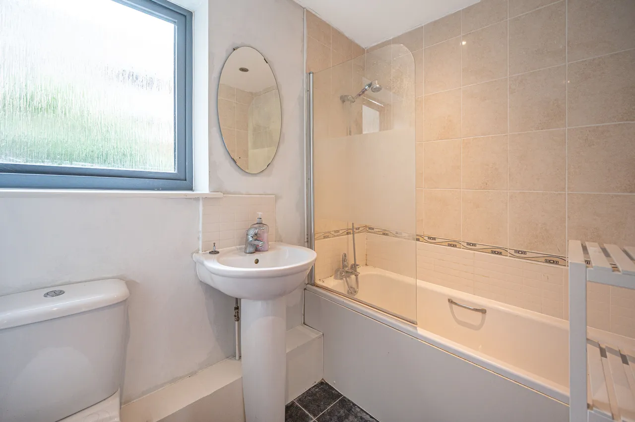 Flat 3 Chain Court, 33 Ajax Avenue, London, photo 9