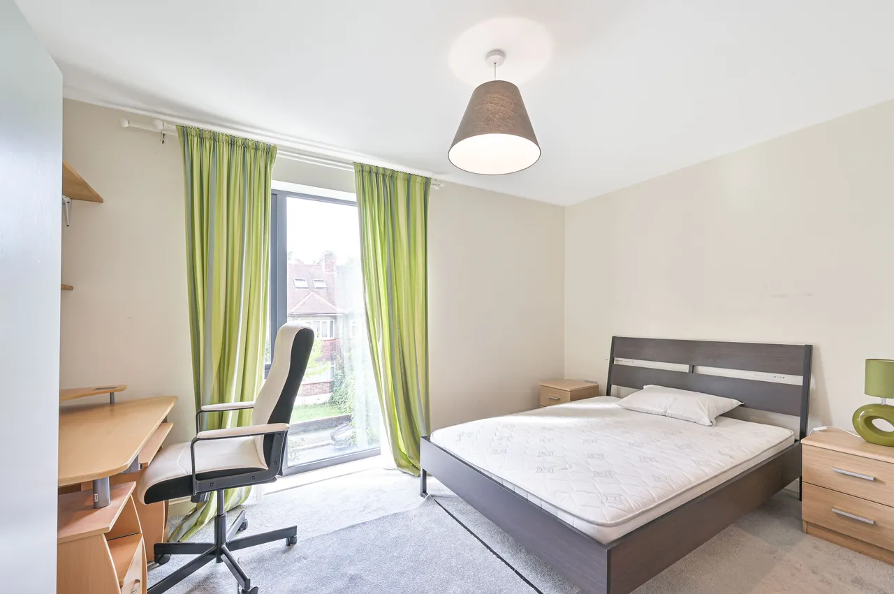 Flat 3 Chain Court, 33 Ajax Avenue, London, photo 6
