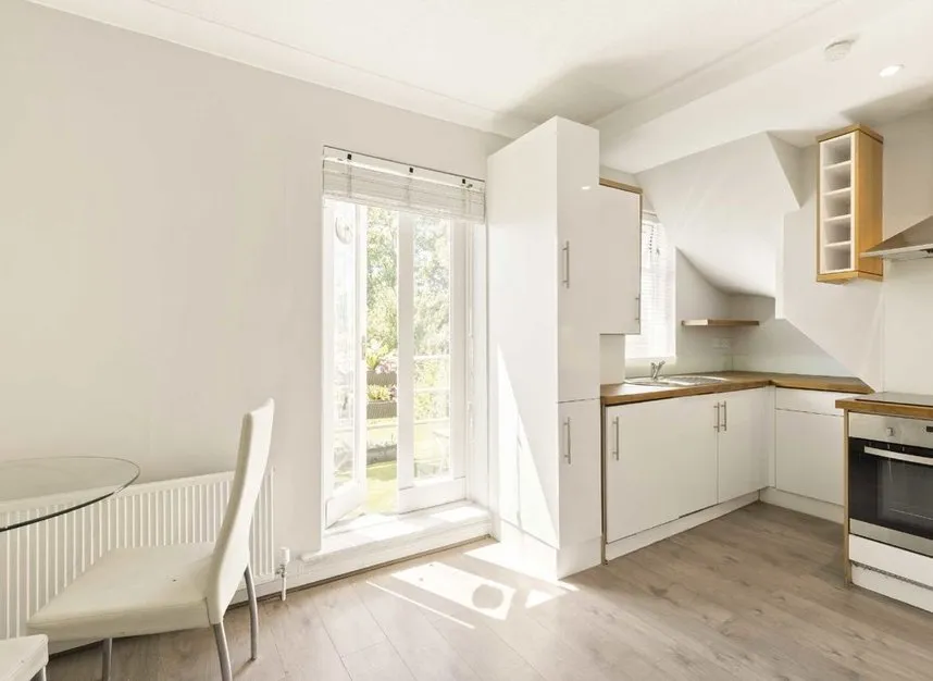 Victoria Road, Mill Hill, NW7, photo 3
