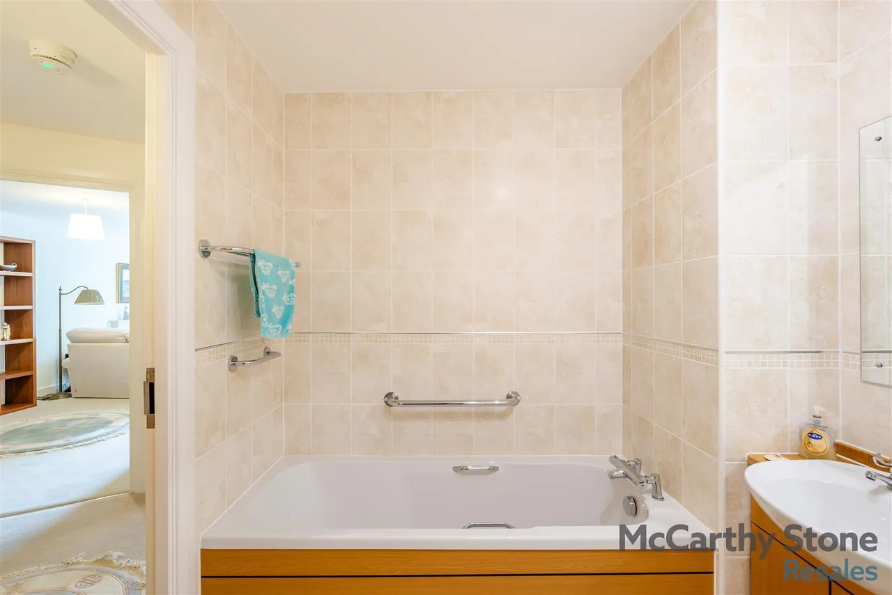 Victoria Road, Malvern, WR14, photo 17