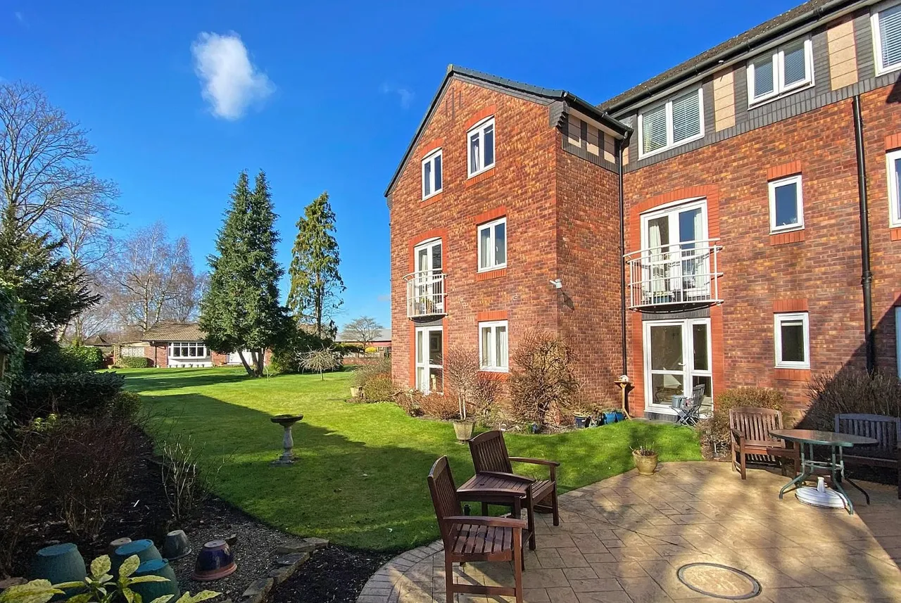 290 Park Road, Timperley, Cheshire WA15 6UB, photo 21