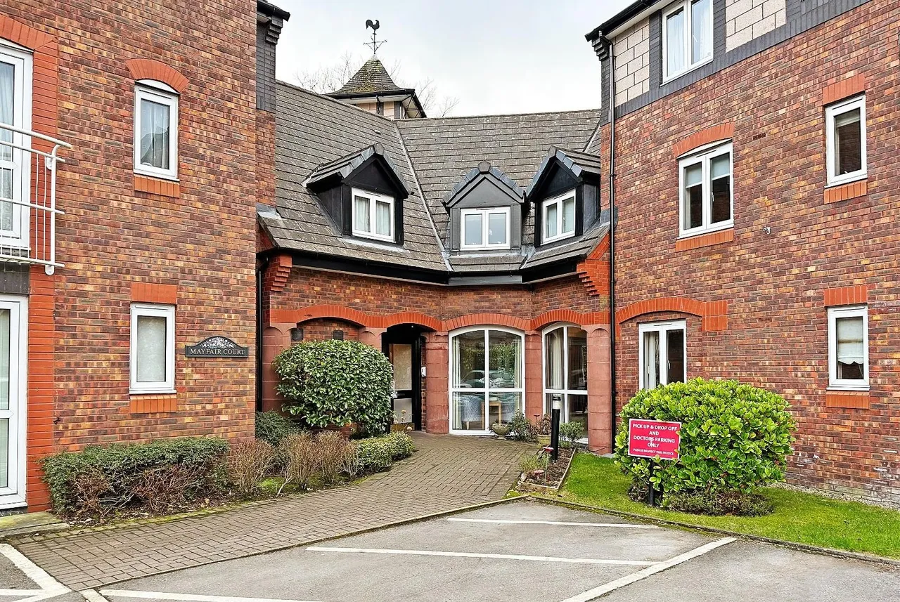 1 bed flat for sale — 290 Park Road, Timperley, Cheshire WA15 6UB