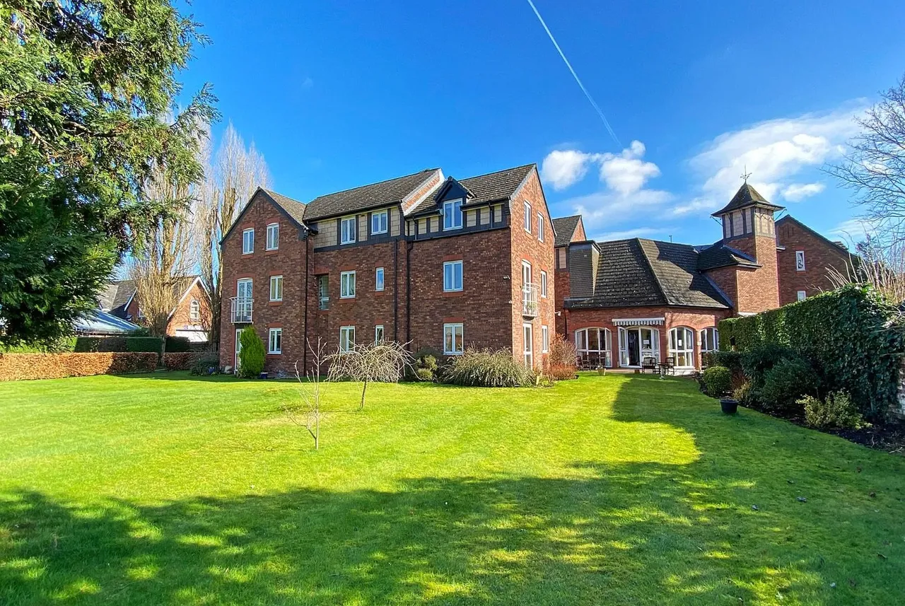 290 Park Road, Timperley, Cheshire WA15 6UB, photo 3