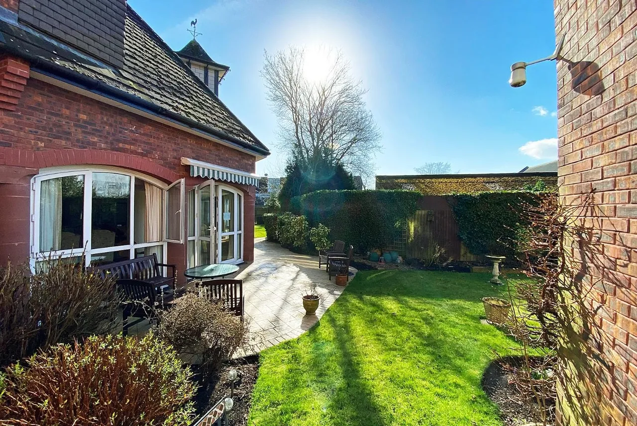 290 Park Road, Timperley, Cheshire WA15 6UB, photo 19