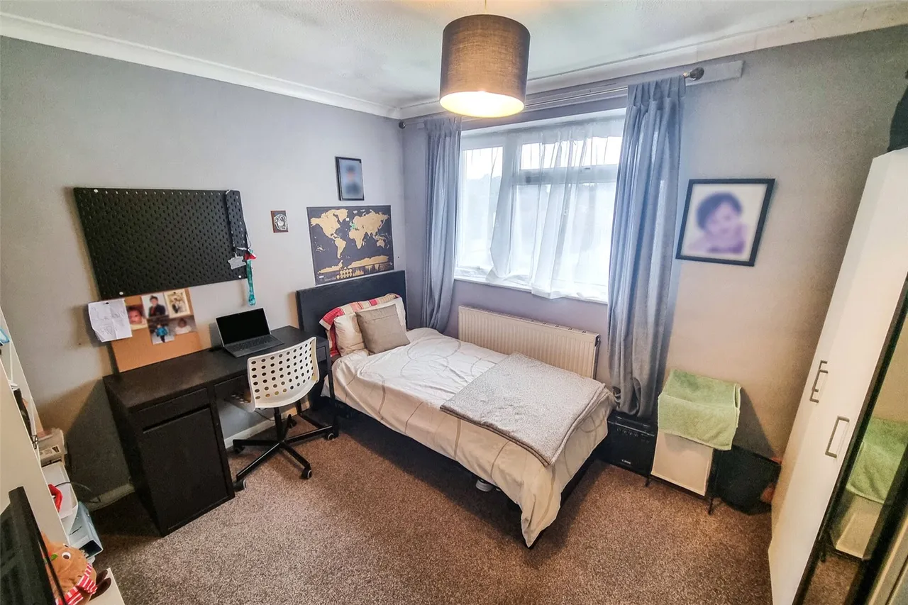 Miles Road, Ash, Guildford, Surrey, GU12 6AU, photo 8