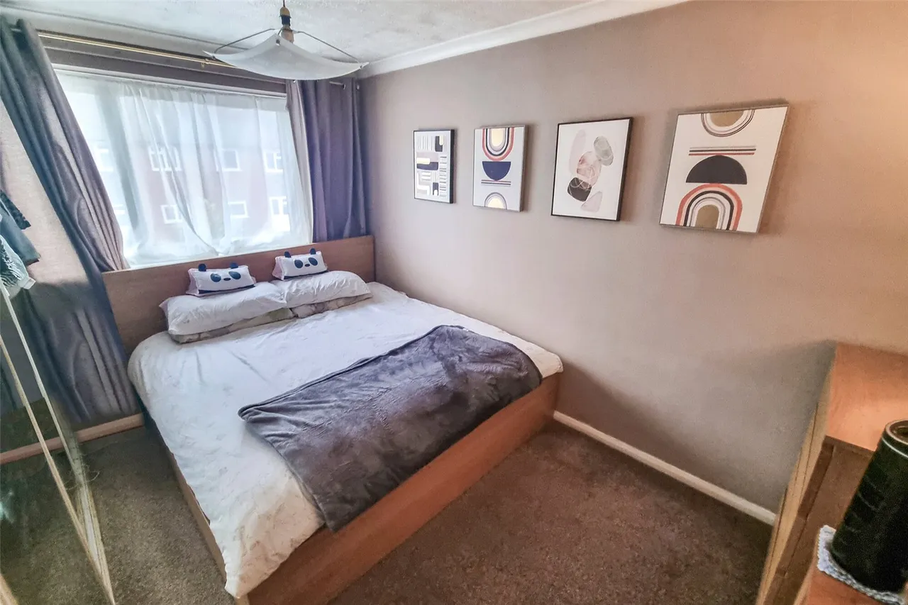 Miles Road, Ash, Guildford, Surrey, GU12 6AU, photo 6