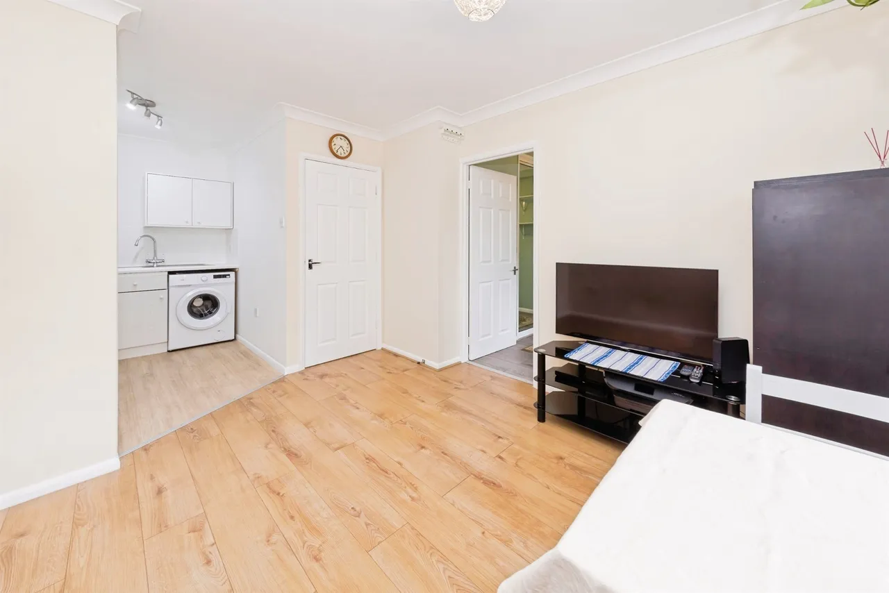 Chetwood Road, Crawley, photo 6