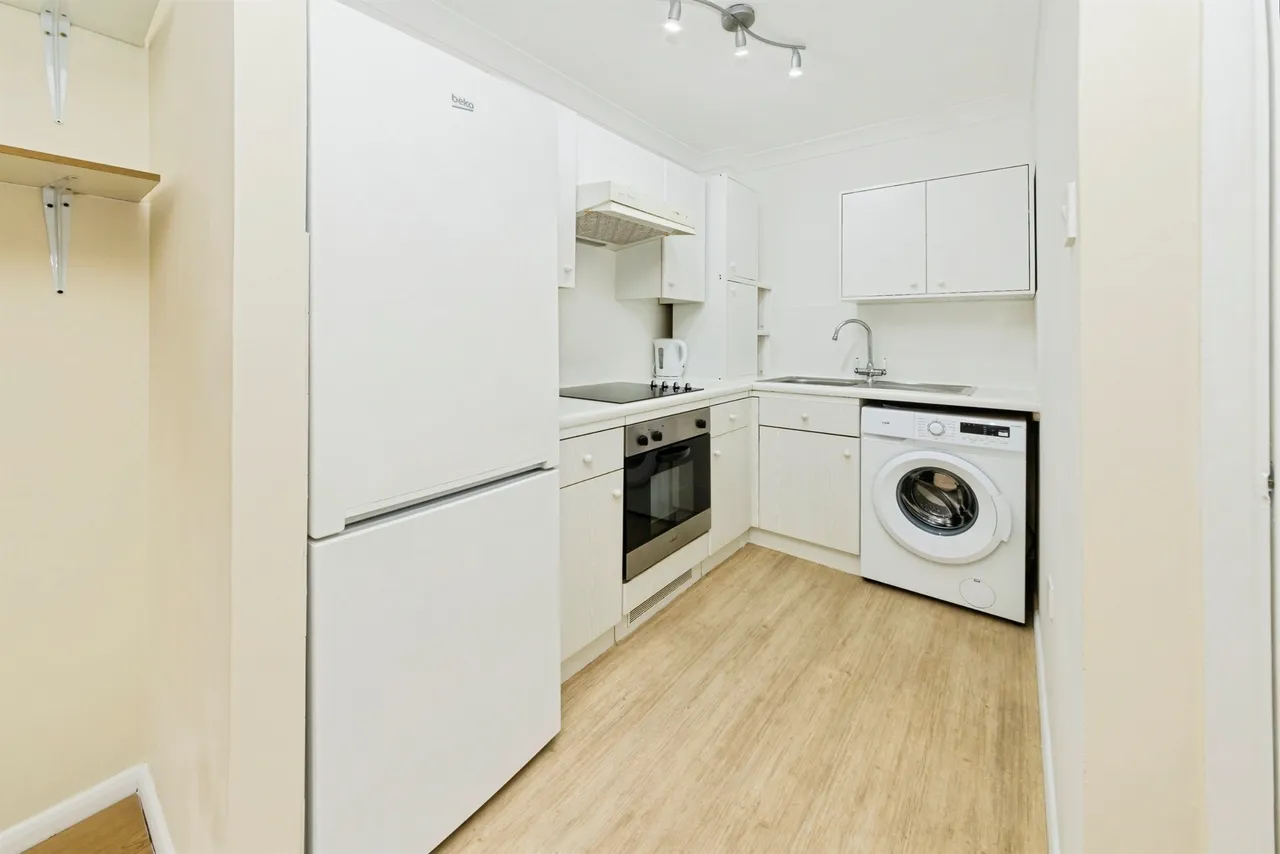 Chetwood Road, Crawley, photo 5