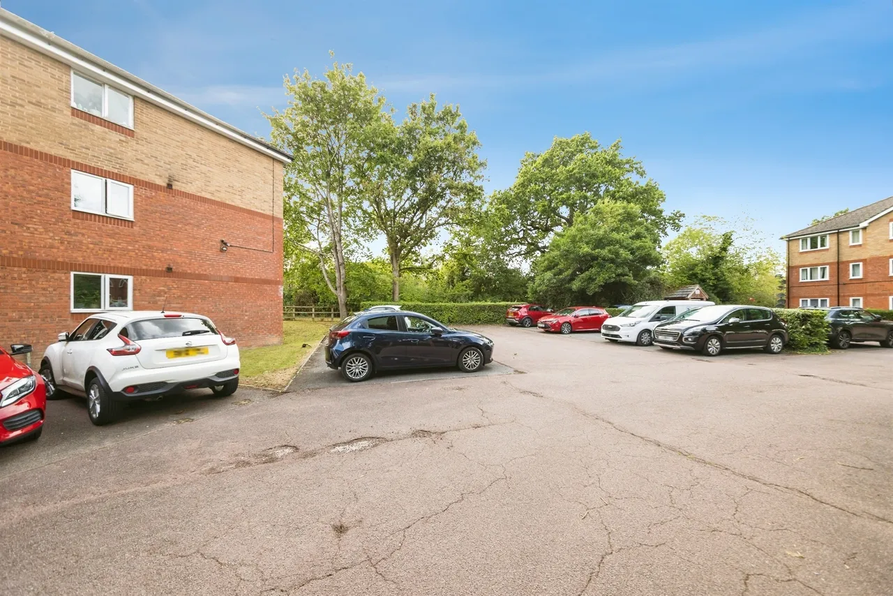 Chetwood Road, Crawley, photo 12