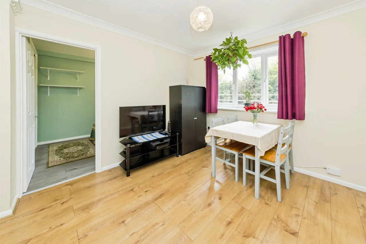 Chetwood Road, Crawley, photo 4