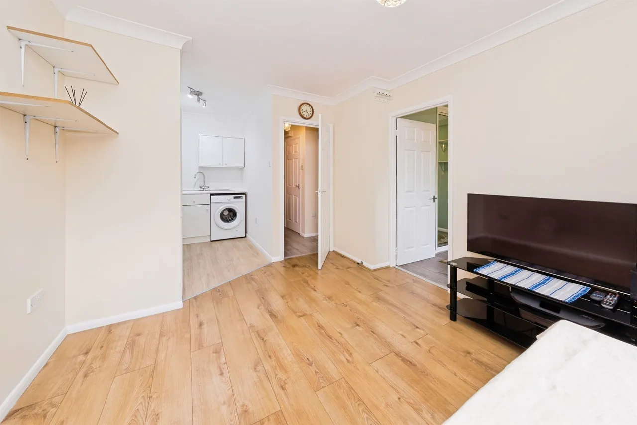 Chetwood Road, Crawley, photo 8