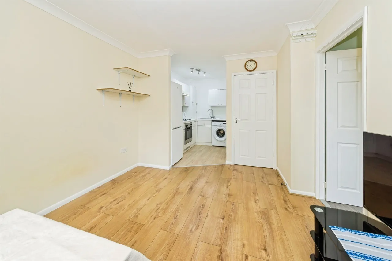 Chetwood Road, Crawley, photo 7