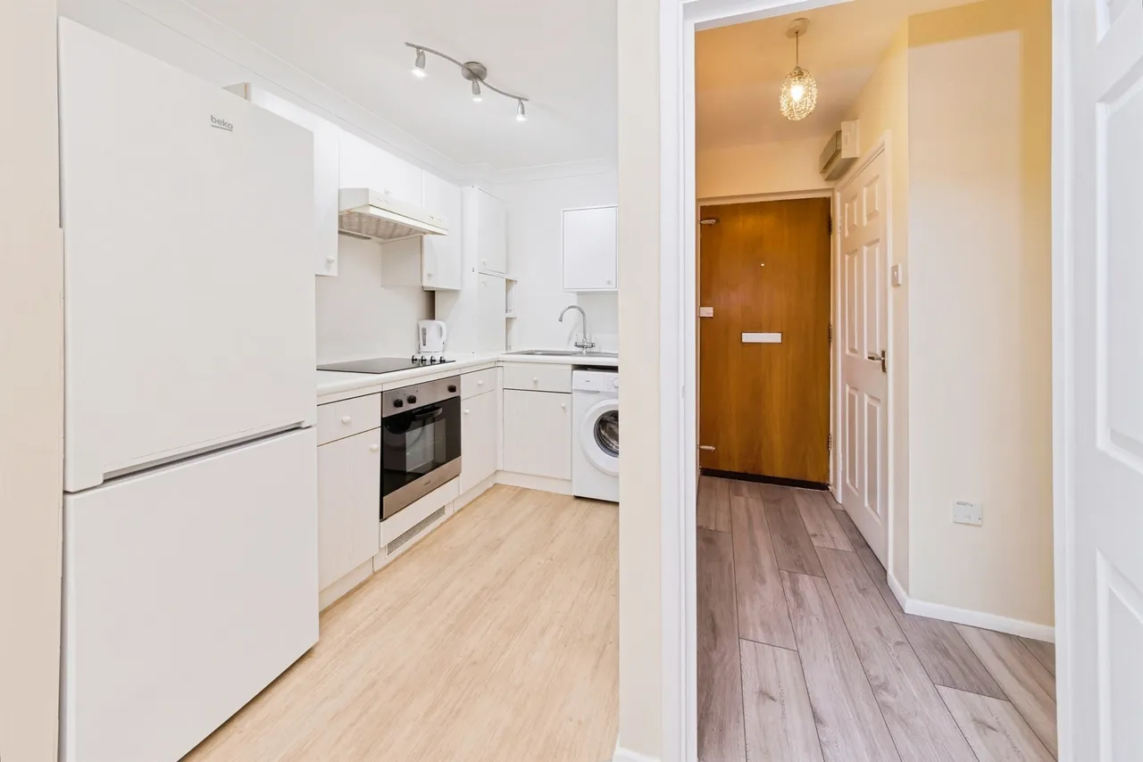 Chetwood Road, Crawley, photo 10