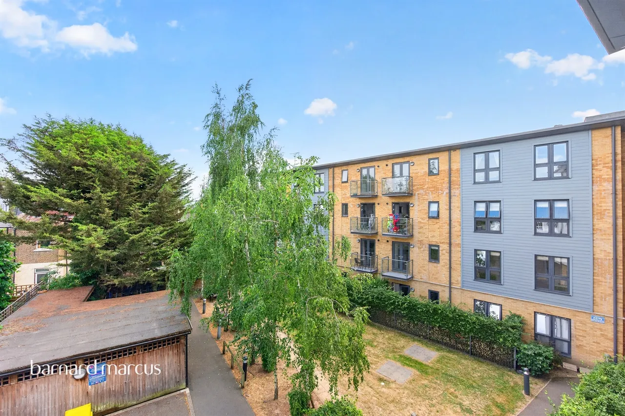 Broadwater Road, London, photo 3