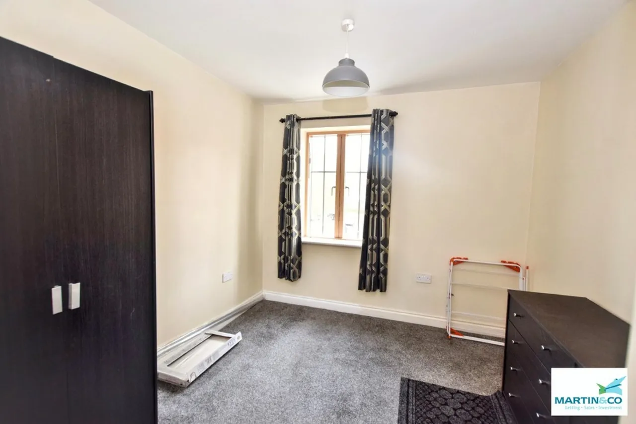 Weavers Court, Hinckley, photo 12