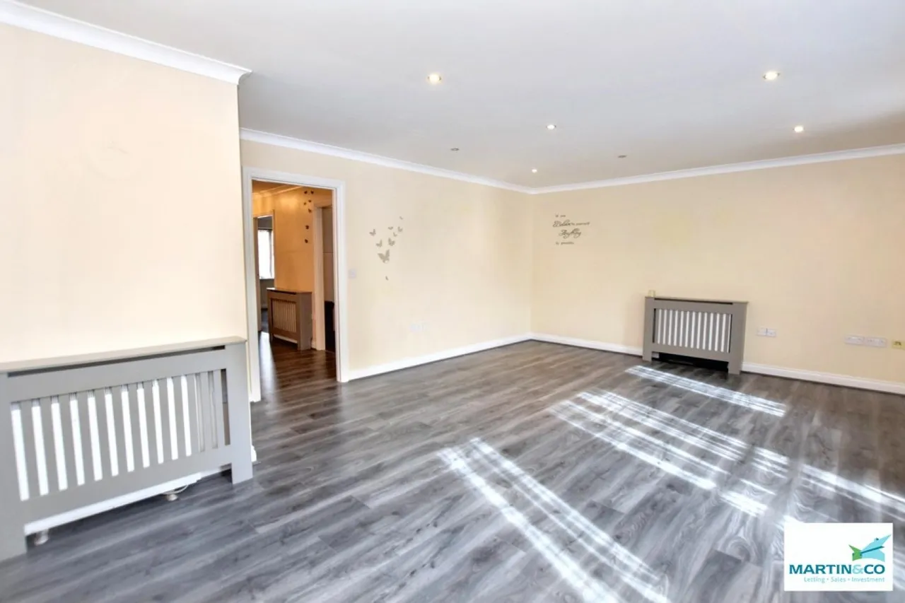 Weavers Court, Hinckley, photo 6