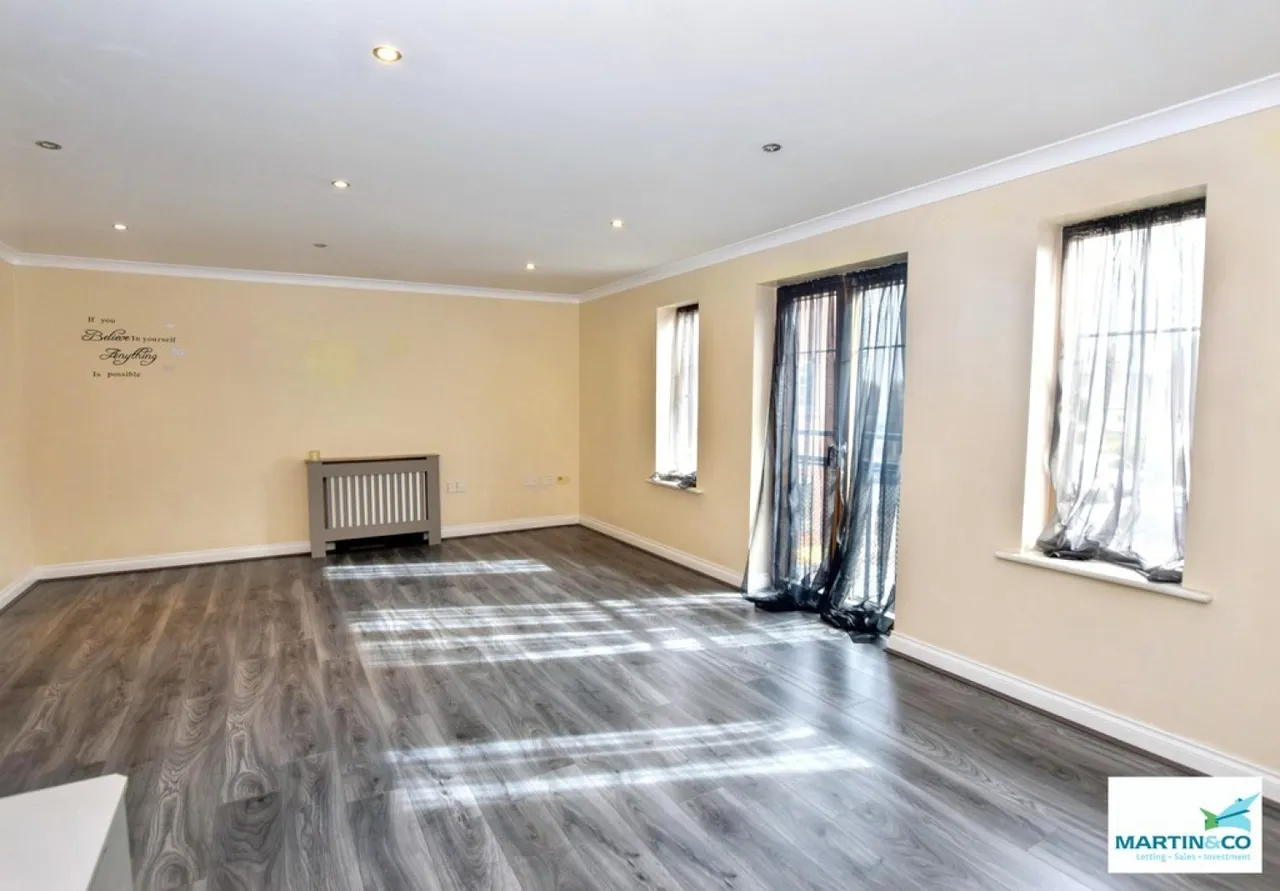Weavers Court, Hinckley, photo 5