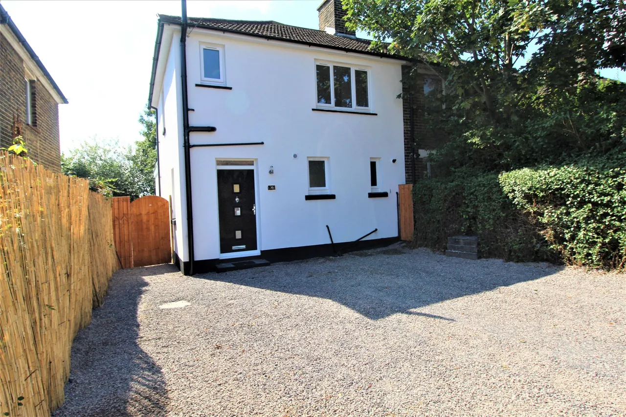 3 bed house for sale — Hall Road, South Ockendon, Essex, RM15 4HJ